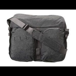 North Face Westing laptop Messenger bag graphite